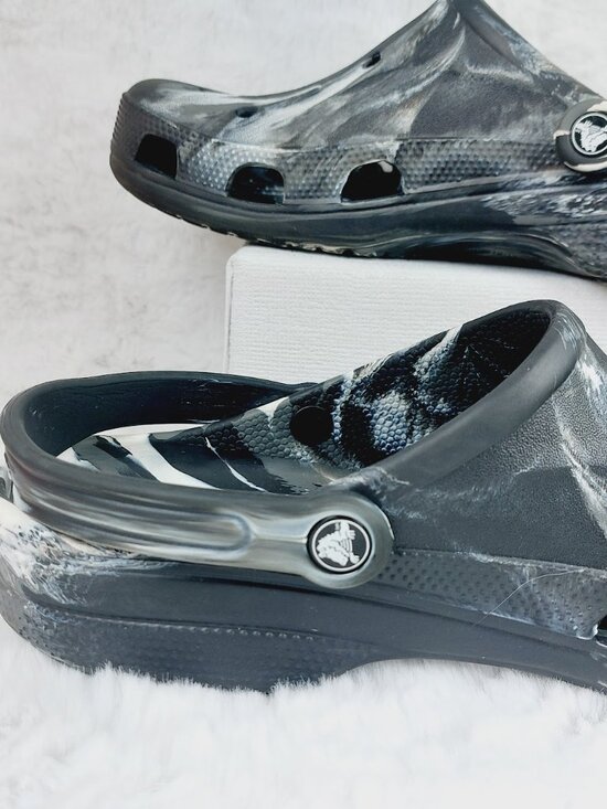 Crocs Men\'s Black/White Baya Marbled Signature Classic Slip-On Clogs Size US 12 main image 10